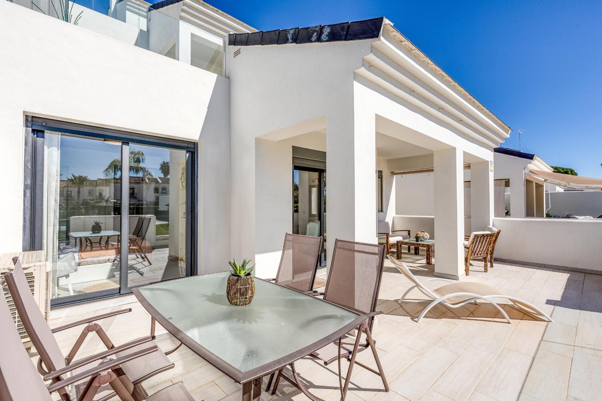Hanami Arroyo Beach Garden Apartment Estepona